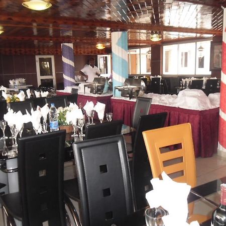 Afrique Hotel Douala Airport Екстер'єр фото
