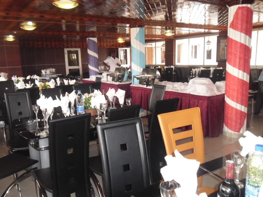 Afrique Hotel Douala Airport Екстер'єр фото