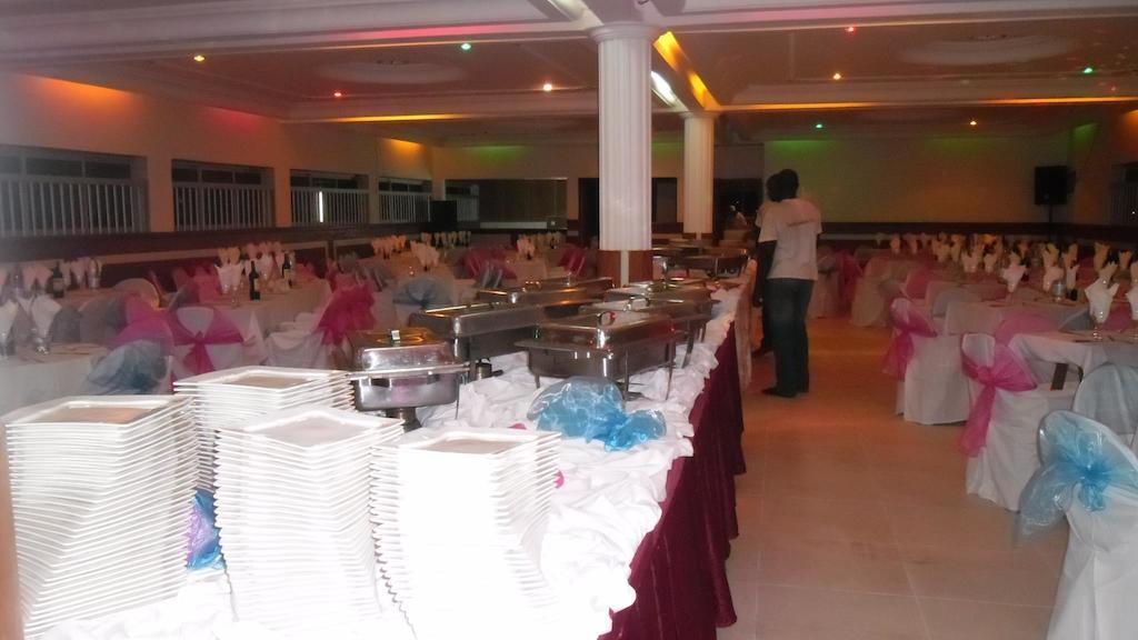 Afrique Hotel Douala Airport Екстер'єр фото