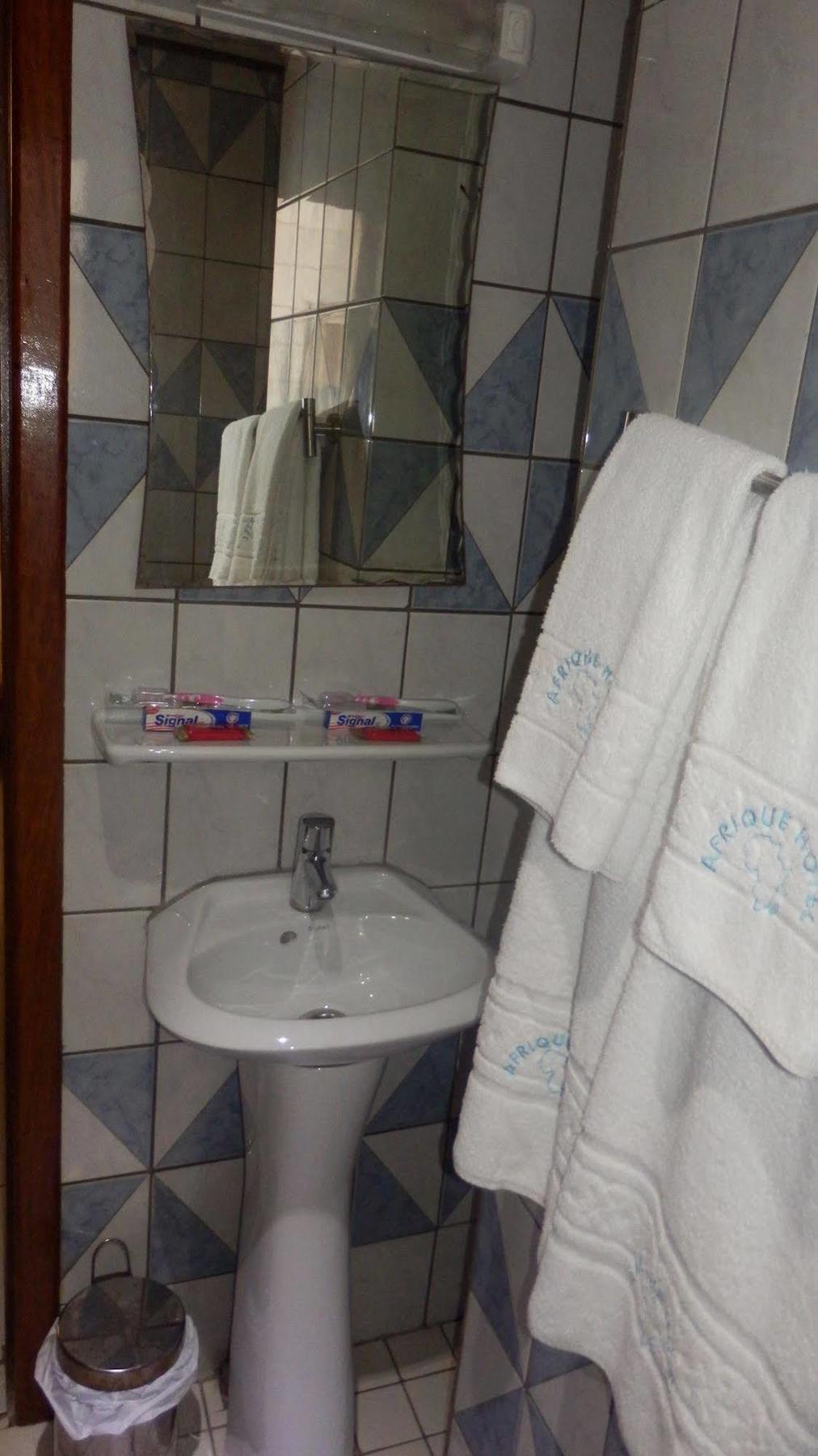 Afrique Hotel Douala Airport Екстер'єр фото