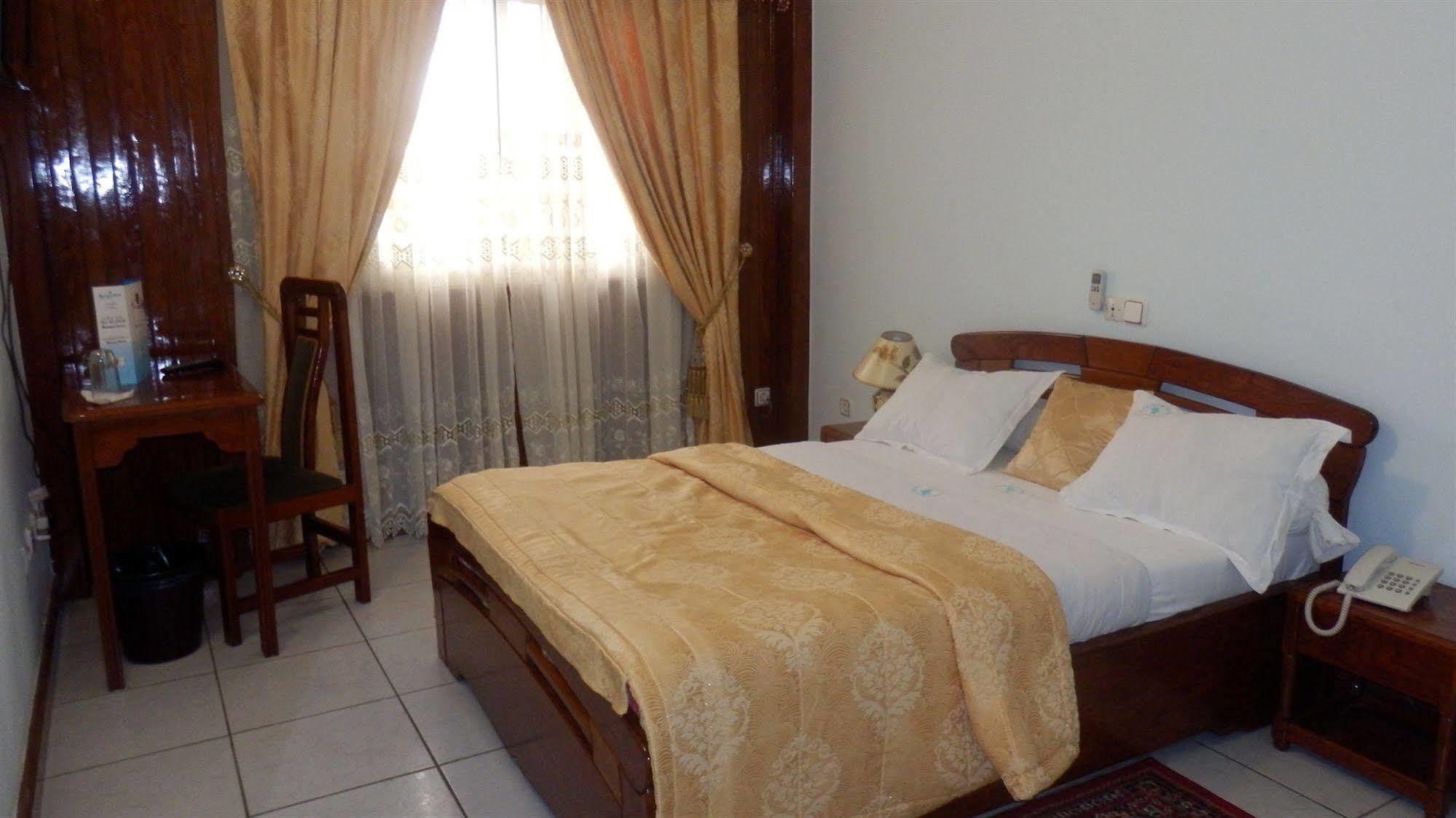 Afrique Hotel Douala Airport Екстер'єр фото