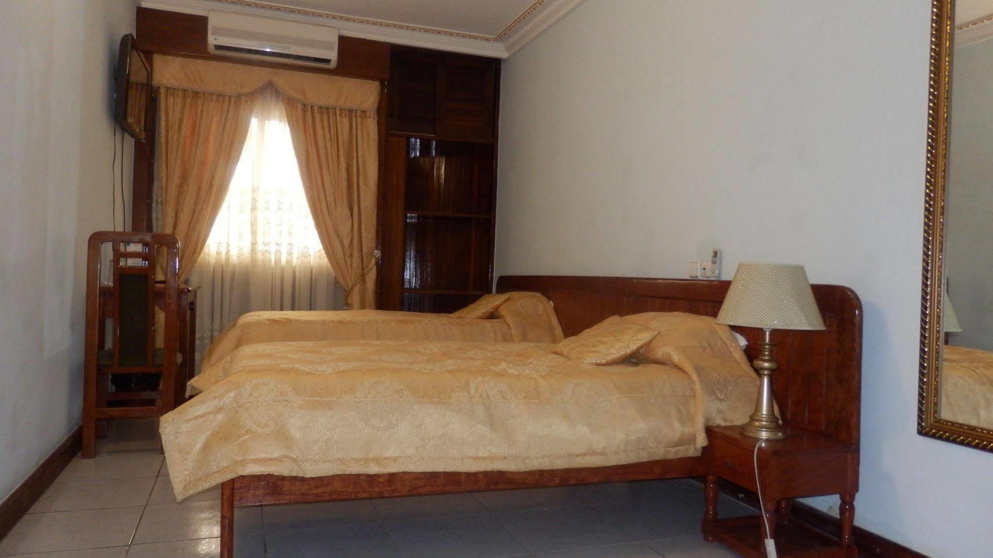 Afrique Hotel Douala Airport Екстер'єр фото
