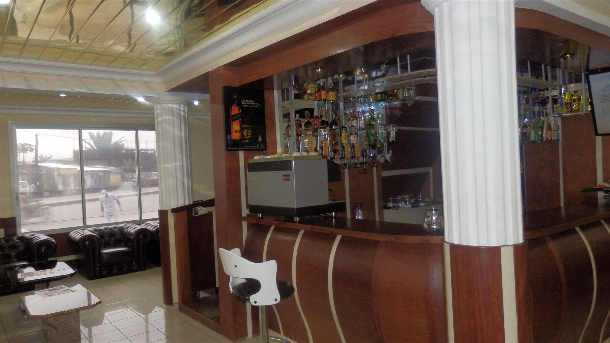 Afrique Hotel Douala Airport Екстер'єр фото