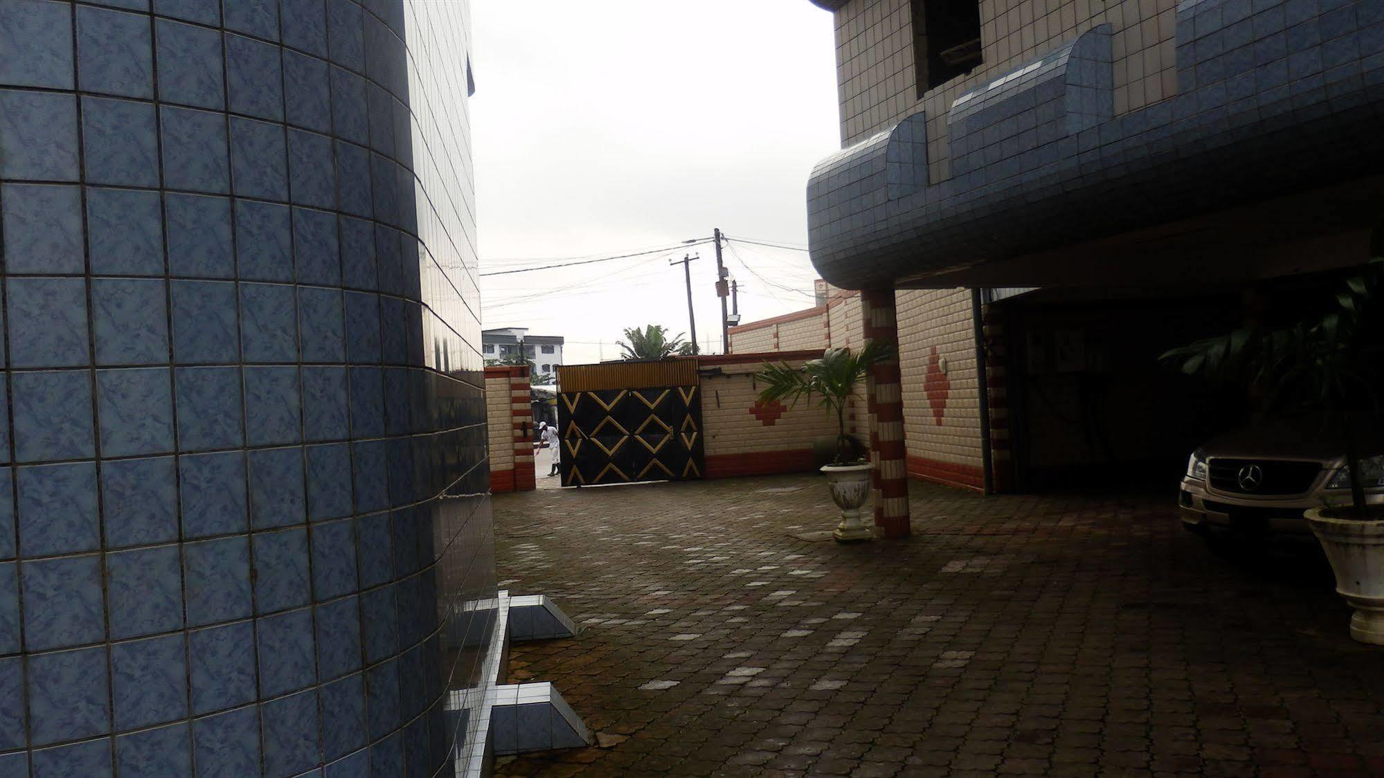 Afrique Hotel Douala Airport Екстер'єр фото